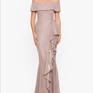 Betsy & Adam's sleek mermaid gown✨